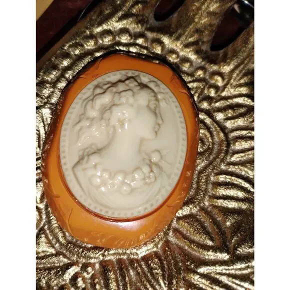 Vintage Art Deco Butterscotch Bakelite Cameo Brooch - Picture 3 of 5